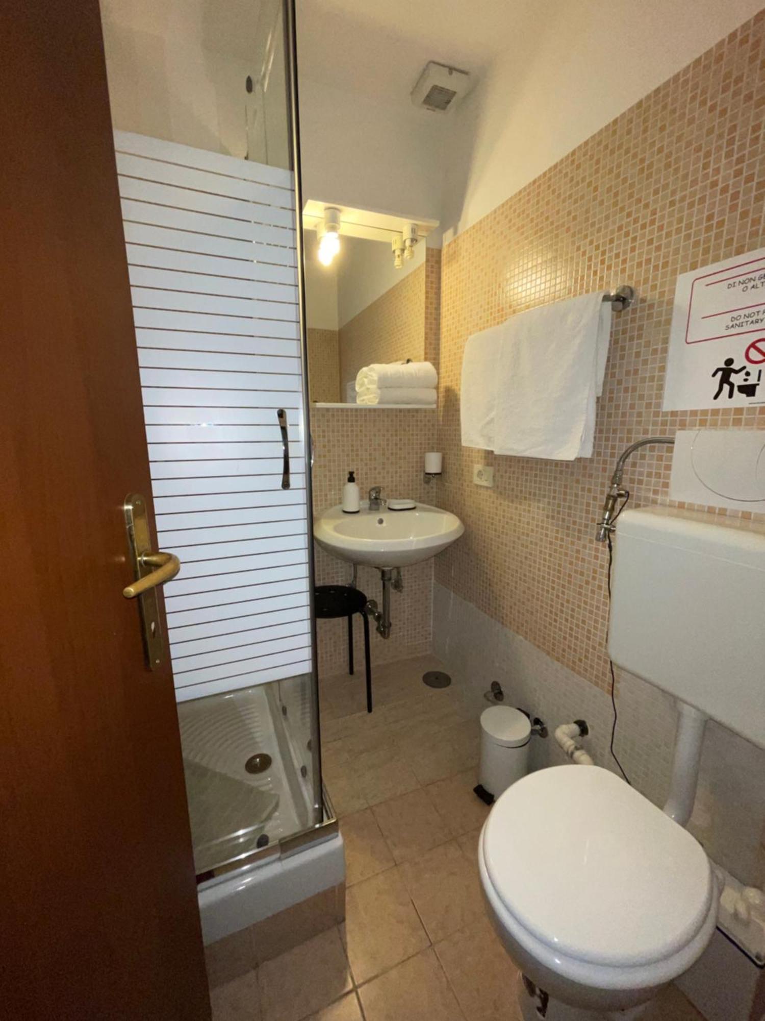 Guest House Meret ローマ エクステリア 写真