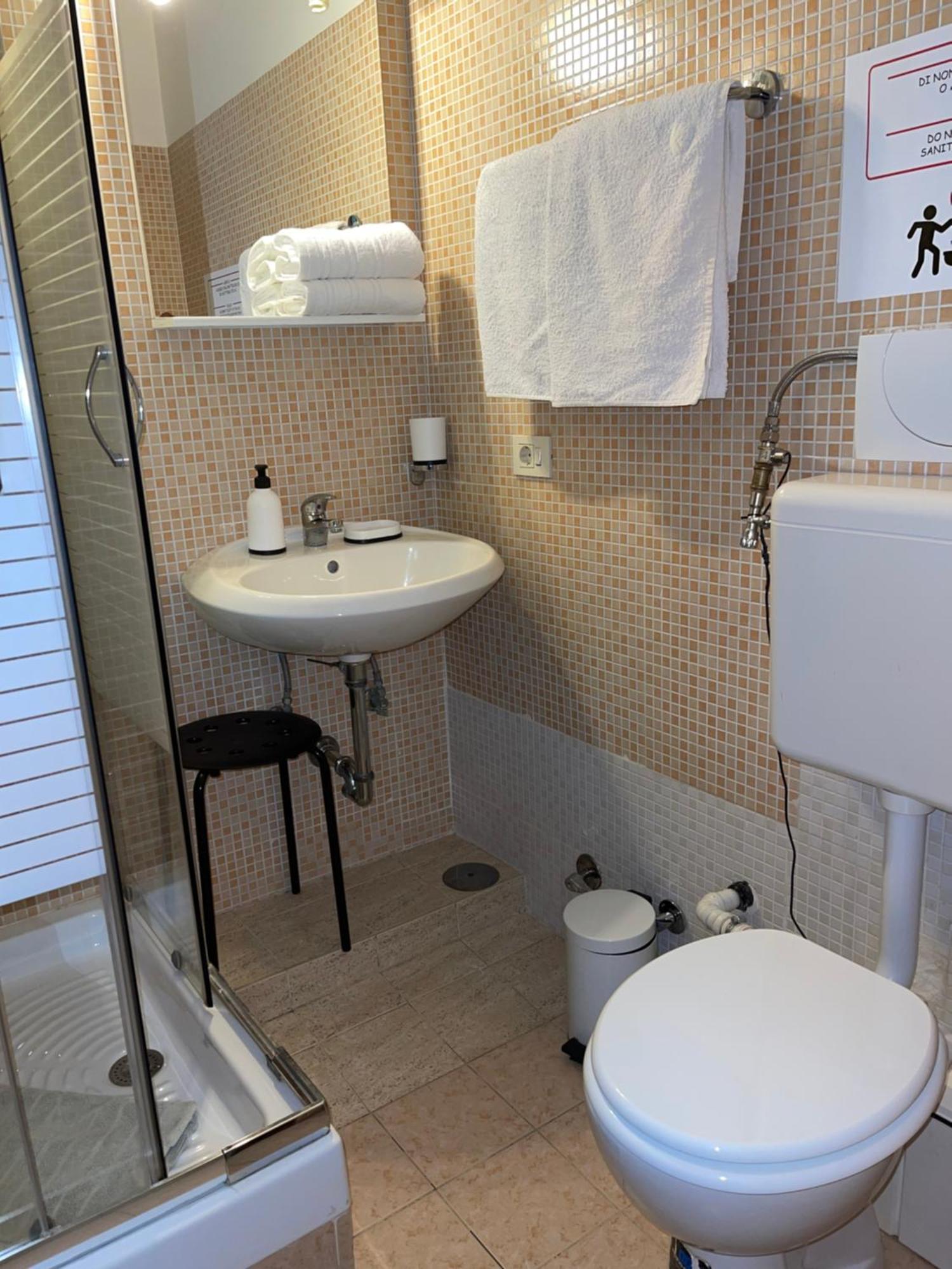 Guest House Meret ローマ エクステリア 写真